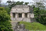 Portico con tre ingressi al Tempio del Conte, Palenque, Messico.