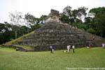 Ai piedi del tempio a piramide della Croce, Palenque, Messico.