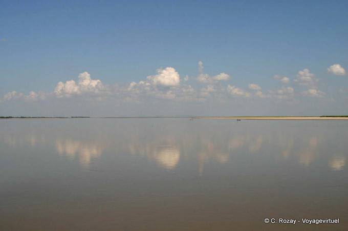 Riflessioni di nubi, Ayeyarwady (Irrawaddy), Bagan - Myanmar (Birmania)