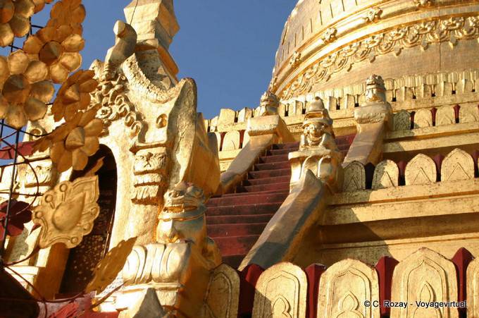 Scale di Swezigon pagoda, Bagan - Myanmar (Birmania)