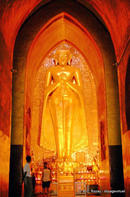 Kakusanda Budda in piedi rivolta a nord, Ananda Temple, Bagan - Myanmar (Birmania)