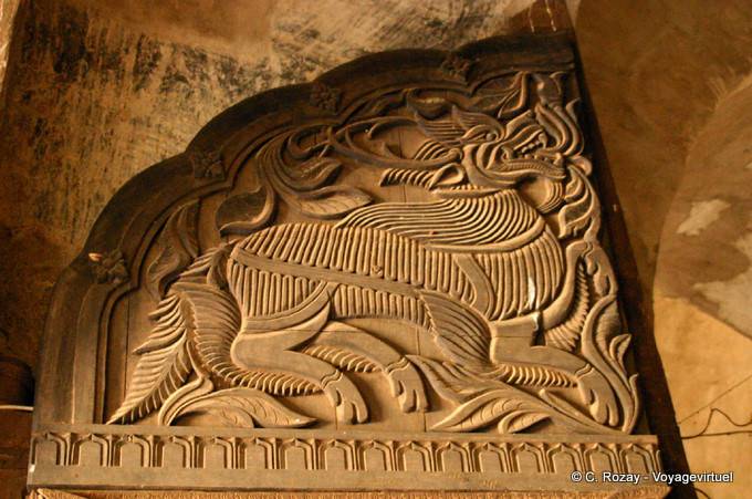 Scultura Bassorilievo in un tempio, Bagan - Myanmar (Birmania)