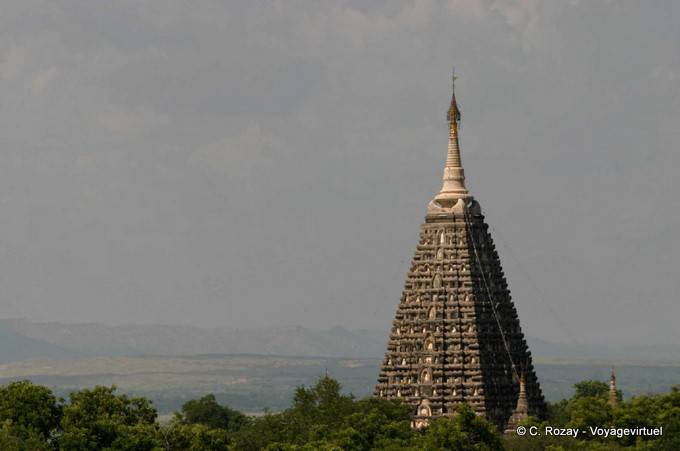 La parte superiore della Mahabodhi copia stupa pagoda di Maha Bodhi a Bodhgaya, Bagan - Myanmar (Birmania)