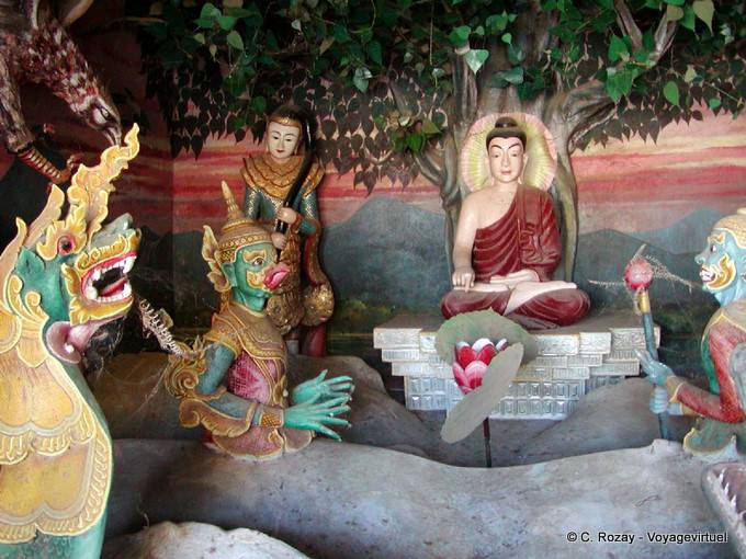 Nats tutto il Buddha sotto l'albero Pipal, Bagan - Myanmar (Birmania)