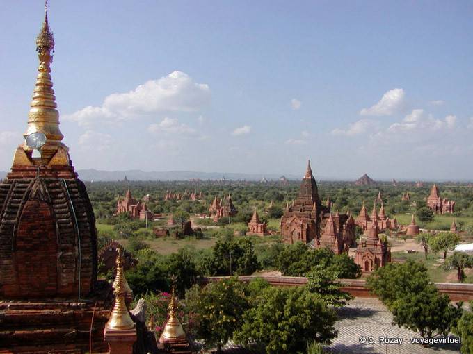 Il tempio di vista bosco dal tempio Lemyethna, Bagan - Myanmar (Birmania)