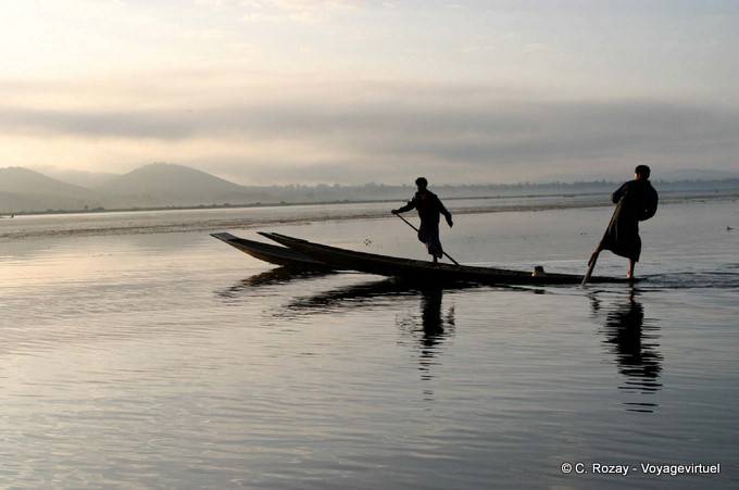 La corsa del lago Inthas di prima mattina, lago Inle - Myanmar (Birmania)