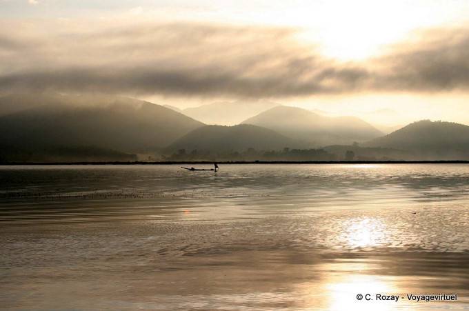 Alba sul Lago Inle, Birmania