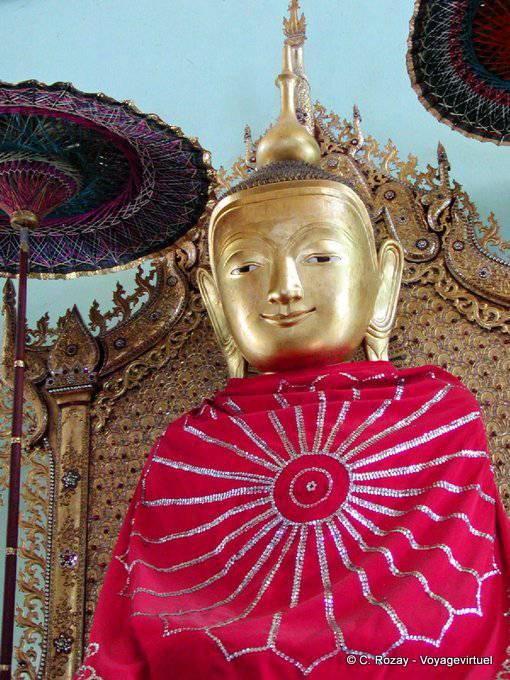 Benevolent Buddha Pagoda Phaung Daw U Kyaung, lago Inle - Myanmar (Birmania)