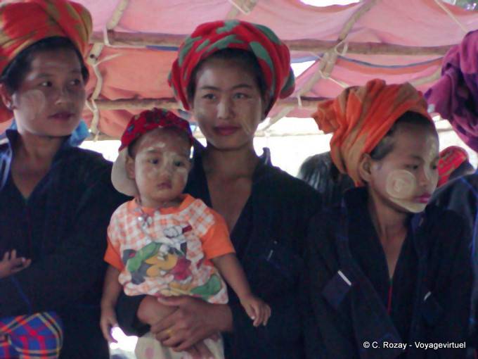 Lago Inle, gruppo di donne Pa-O con thanaka - Myanmar (Birmania)