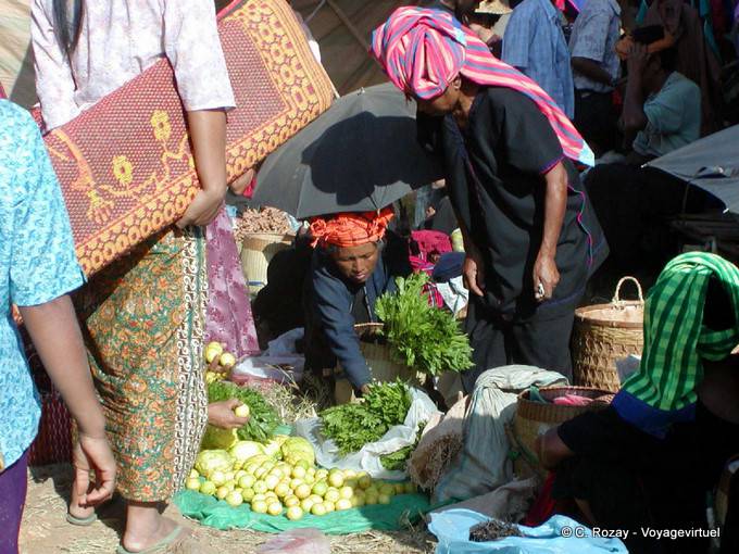 Verde Etal nel mercato Khaung Daing, lago Inle - Myanmar (Birmania)