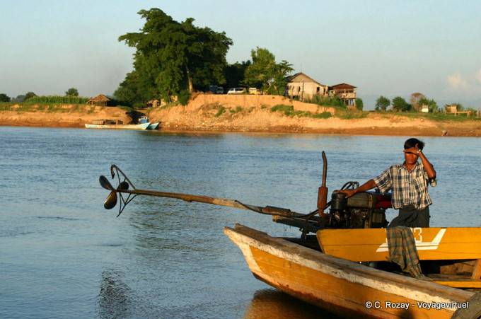 Lunga coda sul Irrawaddy, Mandalay - Myanmar (Birmania)