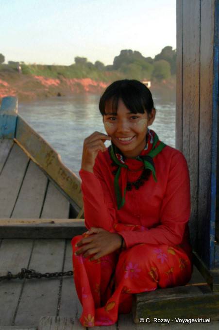 Sorriso sul molo, Ava, Mandalay - Myanmar (Birmania)