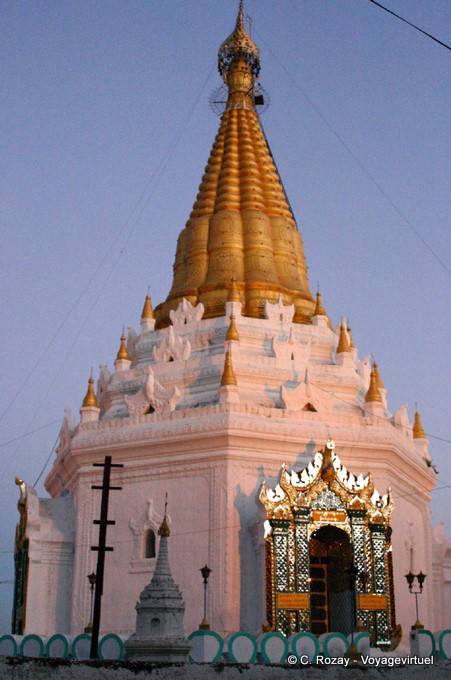Una pagoda stupa U Ponnya Sun Shin, Sagaing, Mandalay - Myanmar (Birmania)
