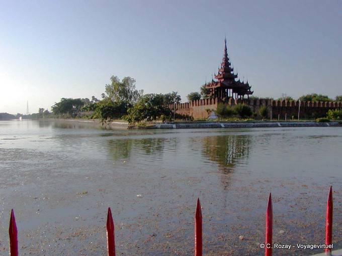 Royal City, forte visto dal fossato, Mandalay - Myanmar (Birmania)