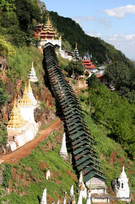 Passaggio della salita alle grotte di Schwe Umin, Pindaya - Myanmar (Birmania)