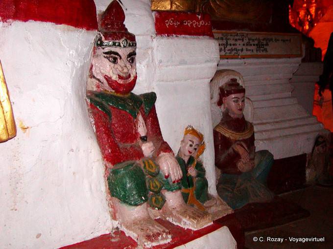 Nats incorporato nel muro, Schwe Umin, Pindaya Cave - Myanmar (Birmania)