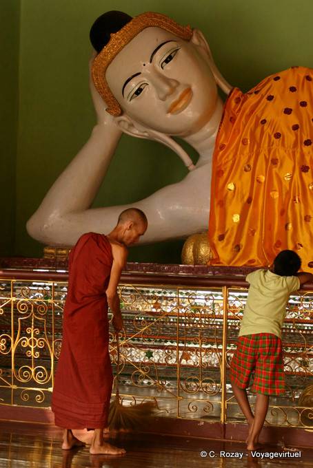 Busto Buddha disteso, Shwedagon Pagoda, Rangoon - Myanmar (Birmania)