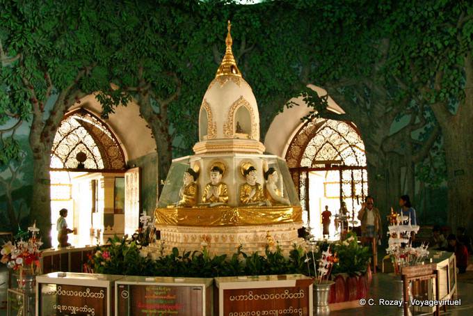 Sala interna della pagoda Maha Wizaya, Rangoon - Myanmar (Birmania)
