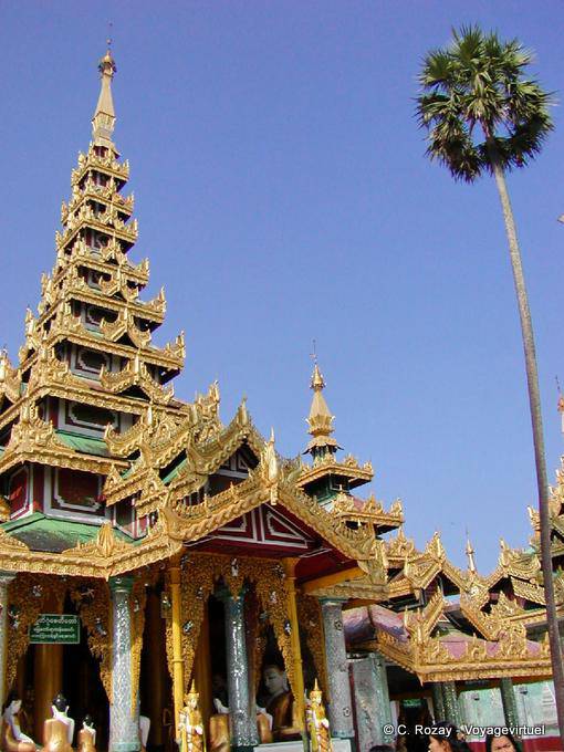 Esempio di tetto stanza pyathat, l'impronta di Buddha, Shwedagon Pagoda, Rangoon - Myanmar (Birmania)