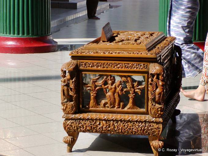 Reliquiario realizzato in legno pregiato, Sule Pagoda, Rangoon - Myanmar (Birmania)