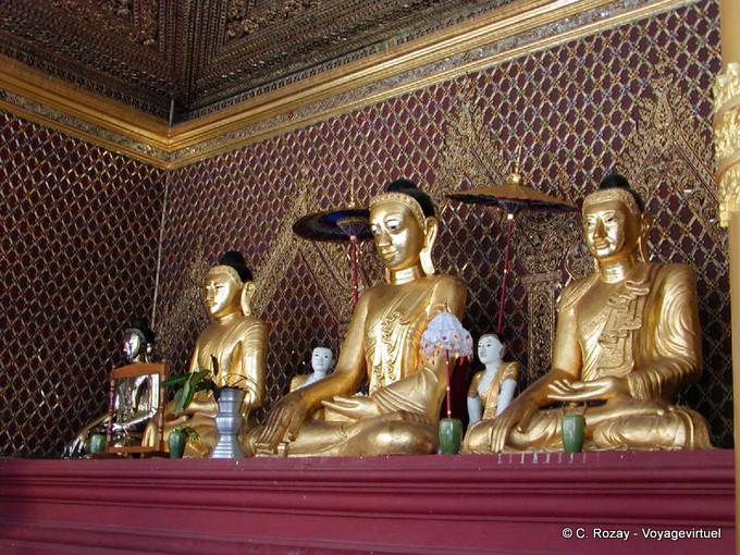 Shwedagon Pagoda, un altro santuario con statue di Buddha, Rangoon - Myanmar (Birmania)