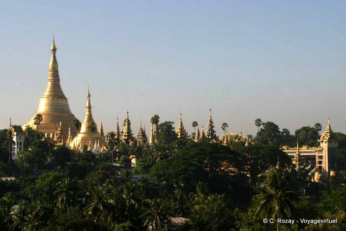 Vista dal nostro hotel a Yangon, Pagoda di Shwedagon, Yangon - Myanmar (Birmania)