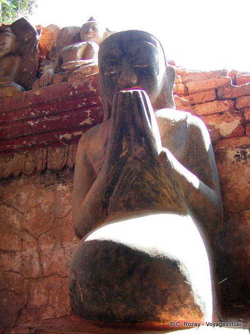 Mudra di salvezza e di venerazione, sito Saga, sud del Lago Inle - Myanmar (Birmania)