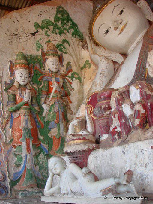 Sculture testa dipinta Buddha disteso, Pekhon borgata, Sagar - Myanmar (Birmania)