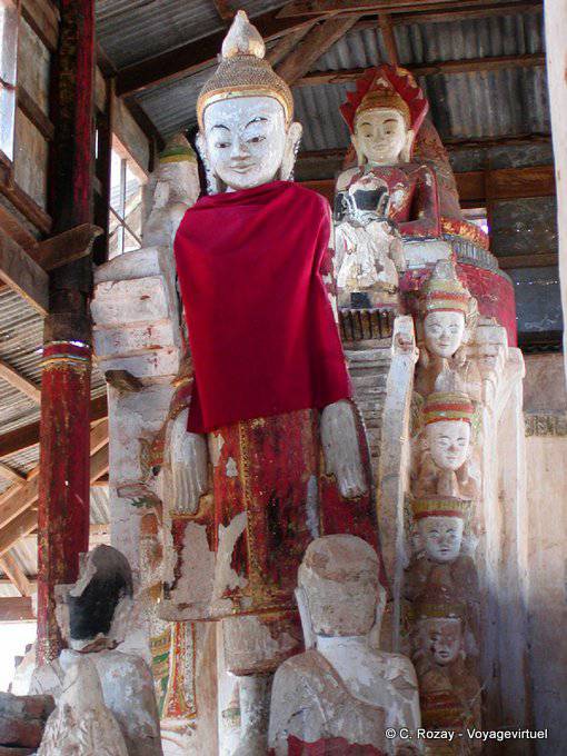 Mudra Buddha immagine di benevolenza e compassione, Sagar - Myanmar (Birmania)