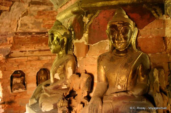 All'interno di un antico pagoda, sito archeologico Sankar - Myanmar (Birmania)