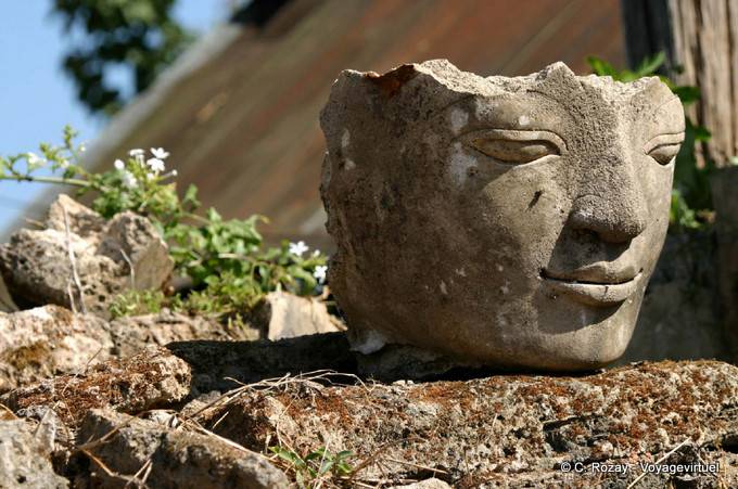 Bellezza sul sito archeologico Sankar - Myanmar (Birmania)