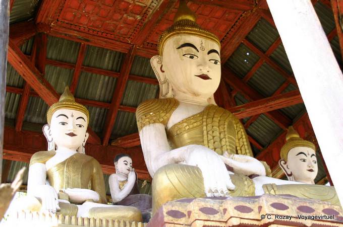 Sotto il tetto della pagoda Takhaung Mwedaw, Sagar - Myanmar (Birmania)