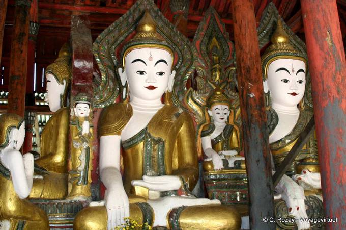 Gruppo Buddha al centro di Nga Phe Chaung Monastero, Lago Inle - Myanmar (Birmania)