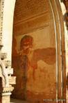 Dipinti antichi in un passaggio Dhammayan Gyi Temple, Bagan, Birmania.