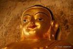 Gli occhi di Buddha che aveva fumare uno spinello, Bagan, Birmania.