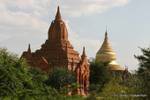 Temple dietro la stupa di Dhammayazika pagoda, Bagan, Birmania.