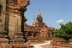 Ai piedi del Dhammayazika Pagoda, il Tempio del Buddha futuro, Bagan, Birmania.