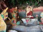 Nats tutto il Buddha sotto l'albero Pipal, Bagan, Birmania.