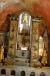 NAT e buddha su una scala, monastero Shwe Yan Pyay, lago Inle, Birmania.