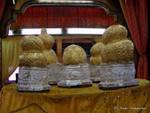 Cinque piccole statue di Buddha, Daw U Pagoda Phaung Kyaung, lago Inle, Birmania.