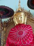 Benevolent Buddha Pagoda Phaung Daw U Kyaung, lago Inle, Birmania.