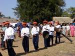 Gruppo di musicisti nel corteo, Taung A, lago Inle, Birmania.
