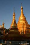 Stupa Pagoda Mahamuni, Mandalay, Birmania.