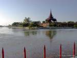 Royal City, forte visto dal fossato, Mandalay, Birmania.