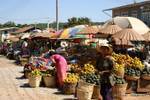 Street market intorno Pindaya, Birmania.