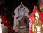 Mudra prendendo terra a testimoniare, Buddha seduto, Pindaya, Birmania.