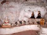 Buddha di varie origini e materiali, grotte Pindaya, Birmania.