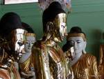 Buddha nel padiglione sud-est della terrazza, Shwedagon, Yangon, Birmania.
