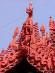 Dettaglio architettonico di sculture sul tetto della Pagoda Shwedagon, Yangon, Birmania.