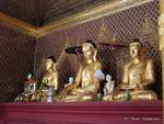 Shwedagon Pagoda, un altro santuario con statue di Buddha, Rangoon, Birmania.